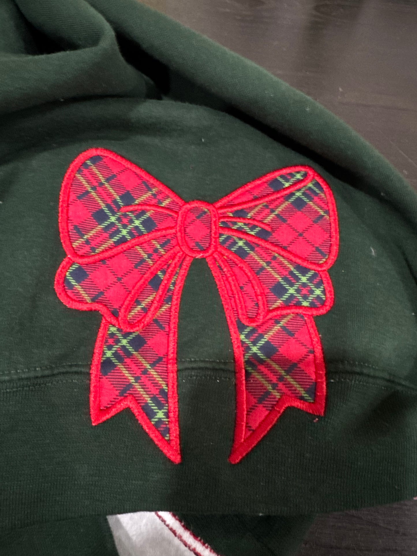 Christmas Tree Applique and Side Bows (Gildan Sweatshirt)